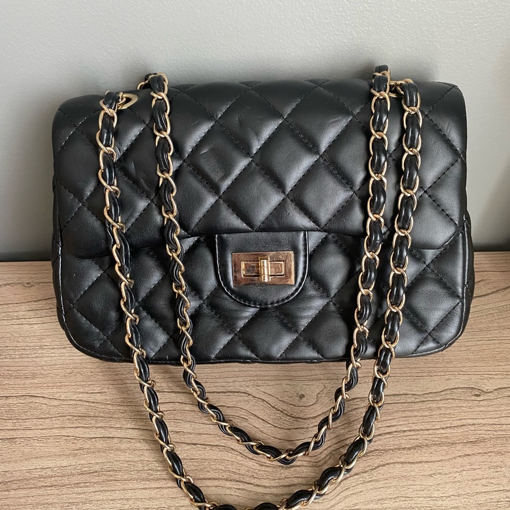 Like New Women Shoulder Bag for sale